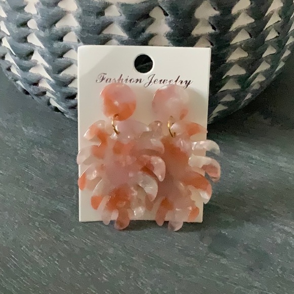 Acrylic Floral Leaf Peach/White Earrings - Picture 2 of 4